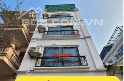 Ô tô vào nhà, cạnh Vinhomes Riverside, ngay chợ Phúc Lợi, nhà có lộc, chủ mua nhà to hơn